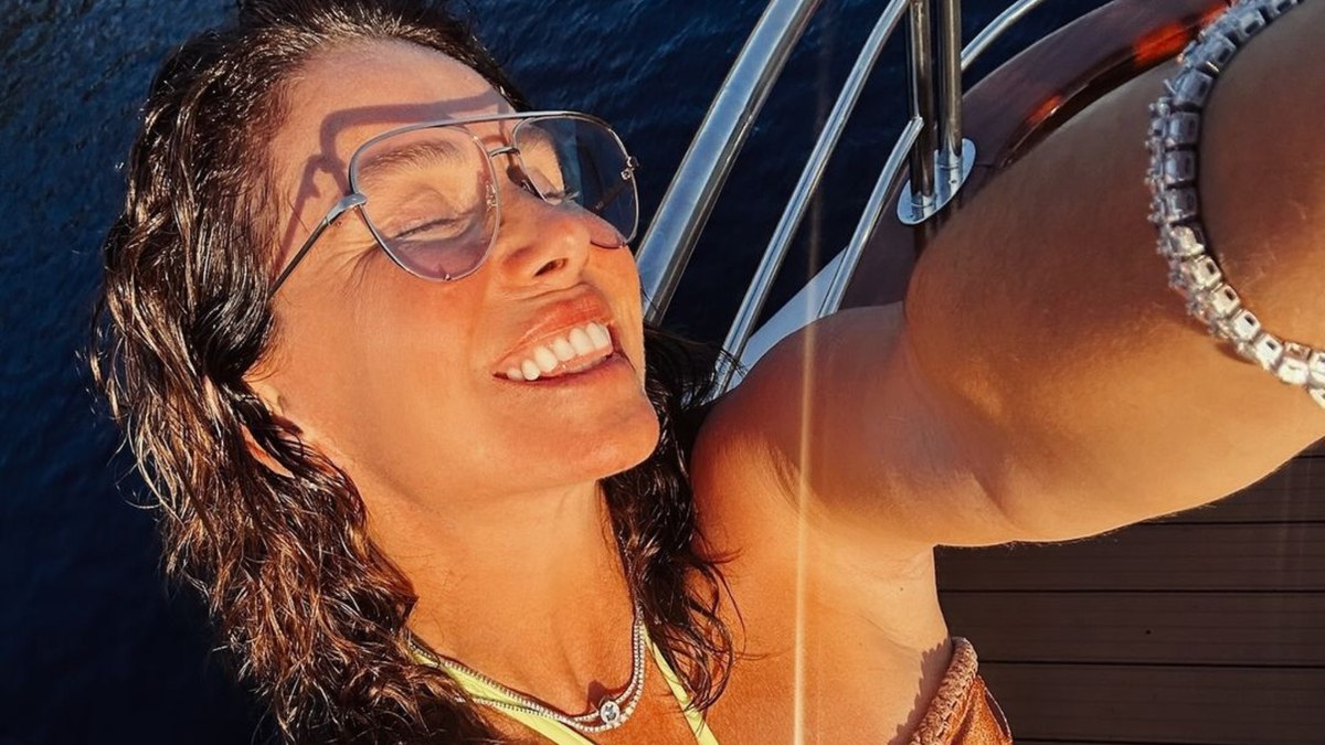 Giovanna Antonelli coloca o corpo para jogo em fotos de biquíni