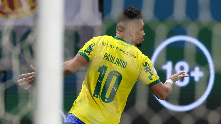 Paulinho foi o autor do gol da vitória contra Chapecoense