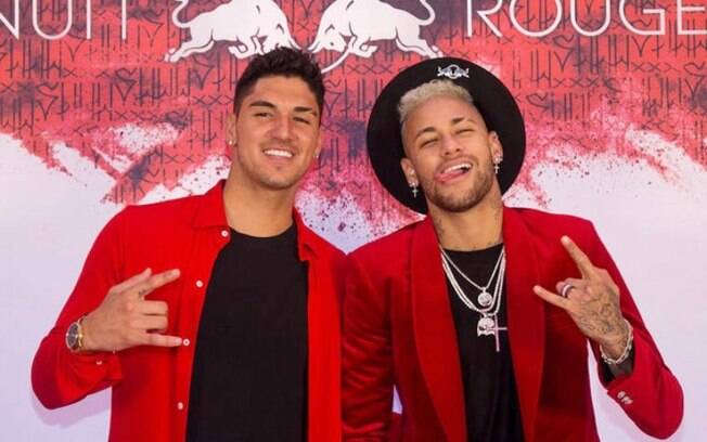 Neymar desmente boato sobre ter ficado com ex de Medina: 'Fake News'