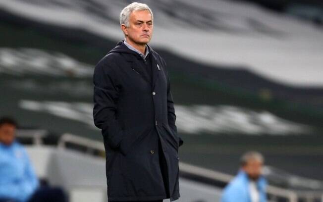 Diretoria da Roma toma decisão sobre Mourinho após mais uma derrota da equipe na temporada