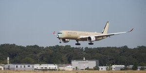 Rota mais longa do mundo: avião bate recorde com voo de 24 horas