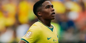 Endrick despista sobre vaga no time e vê Ancelotti “iluminado”
