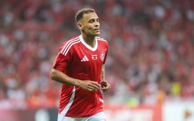Alan Patrick ensaia se garantir como protagonista no Inter em mais uma temporada Alan Patrick ensaia se garantir como protagonista no Inter em mais uma temporada