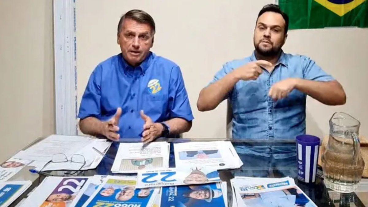 Bolsonaro em transmissão nas redes sociais