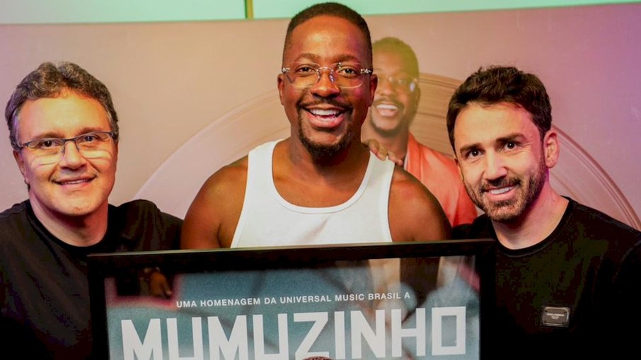 Mumuzinho renova contrato com a Universal Music  