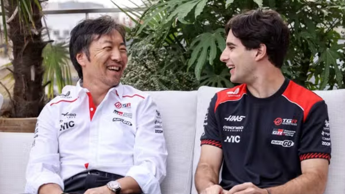 Rafael Câmara ao lado de Ayao Komatsu, chefe da Haas
