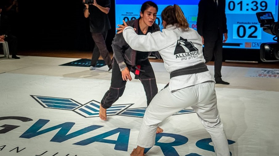 O destaque é o confronto internacional entre Stephanie Torres do Brasil e Amarú Salinas da Argentina O destaque é o confronto internacional entre Stephanie Torres do Brasil e Amarú Salinas da Argentina