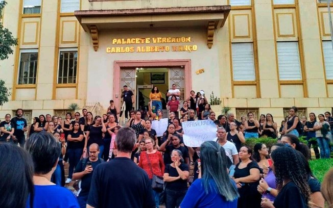 Servidores mantêm greve em Araraquara Servidores mantêm greve em Araraquara