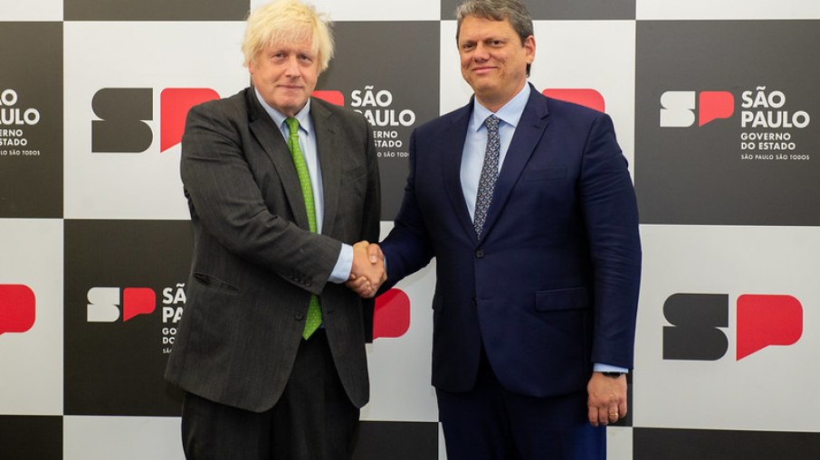 Boris Johnson se reuniu com o governador de São Paulo, Tarcísio de Freitas, nesta quinta-feira