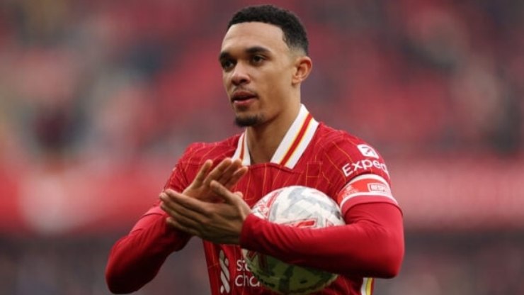 Saída de Alexander-Arnold do Liverpool revolta torcedores nas redes sociais