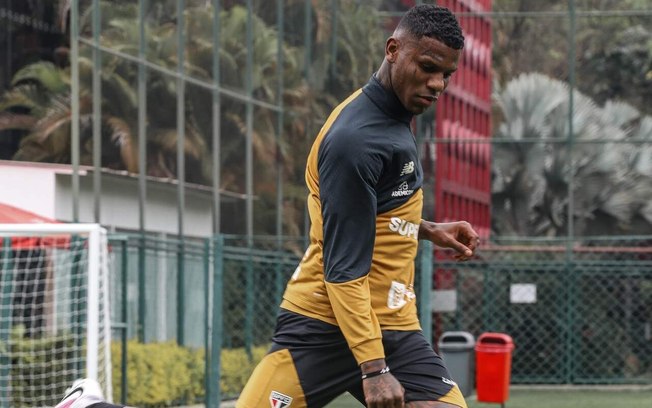 Dorival Júnior durante treinamento desta terça-feira (25) do São Paulo