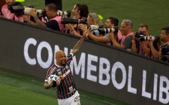 O zagueiro do Fluminense, Felipe Melo, comemora a vitória sobre o Boca Juniors, da Argentina, na final da Copa Libertadores da América, no estádio do Maracanã, no Rio de Janeiro, em 4 de novembro de 2023.