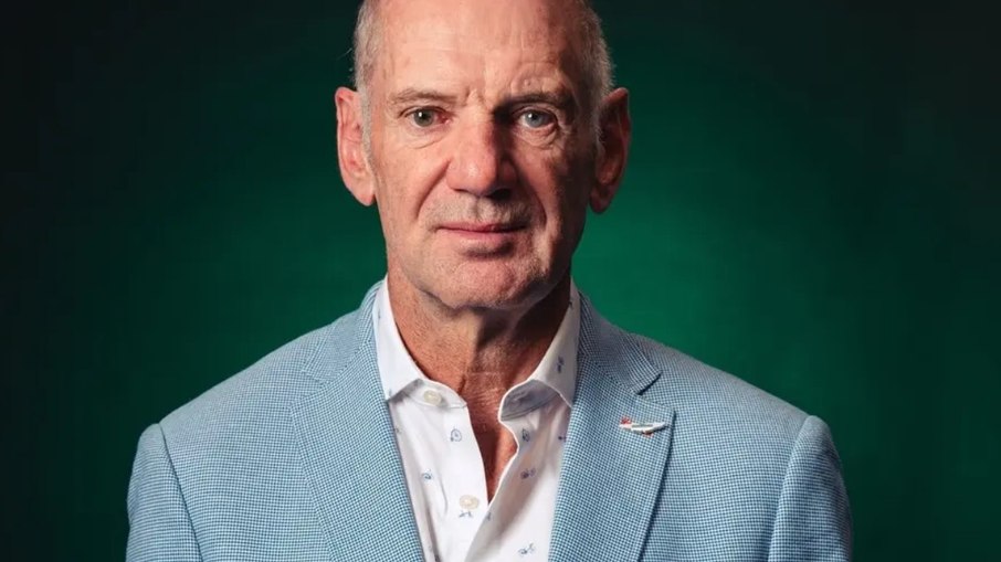 Adrian Newey se juntou à Aston Martin Adrian Newey se juntou à Aston Martin