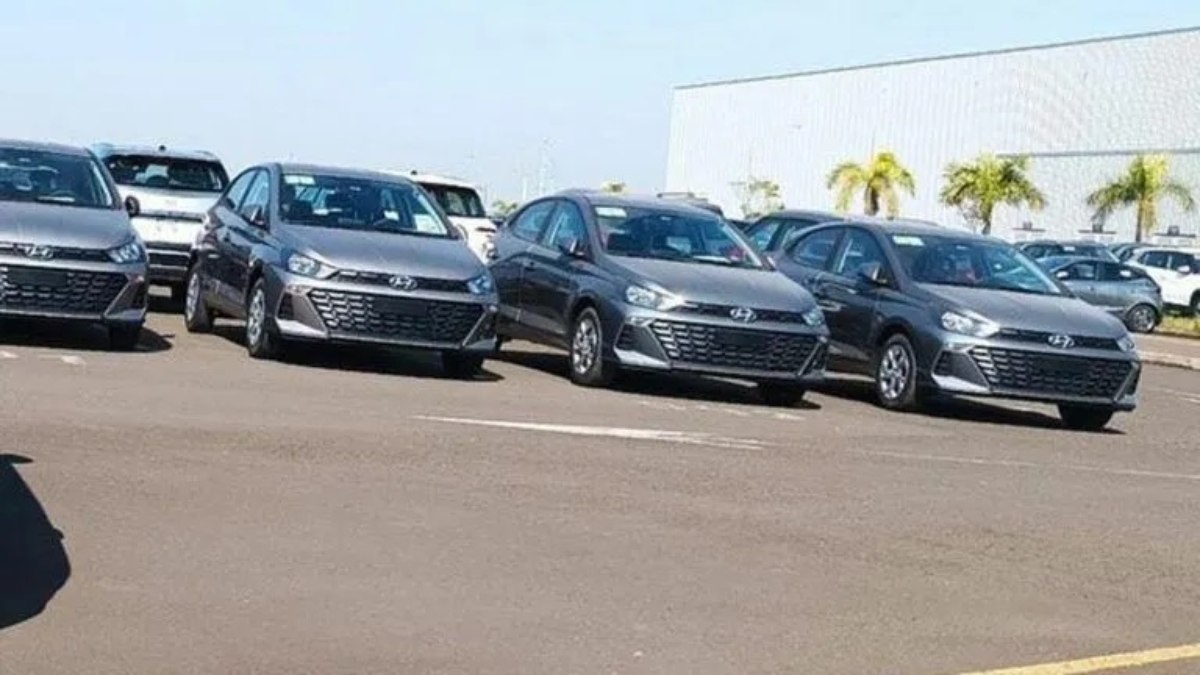 Hyundai HB20 renovado também terá nova frente mais discreta que a atual e parecida com modelos da VW Hyundai HB20 renovado também terá nova frente mais discreta que a atual e parecida com modelos da VW