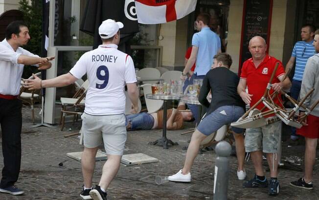 Hooligans da Rússia brigaram com ingleses na cidade de Lille, durante a Eurocopa de 2016