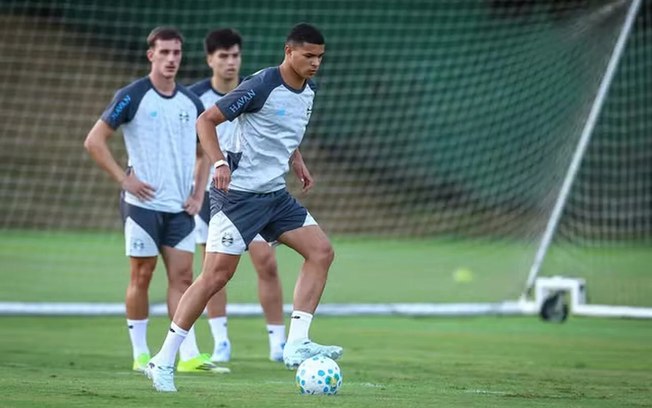 Renato Portaluppi observará jovens no Gre-Nal sub-20 Renato Portaluppi observará jovens no Gre-Nal sub-20