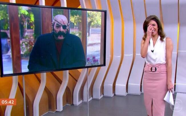 Monalise Perrone caiu numa pegadinha de Halloween durante a transmissão do 'Hora 1', da Globo