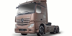 Mercedes abre portas para mulheres motoristas de ônibus
