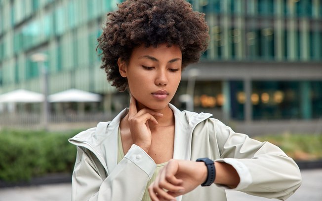 Seu smartwatch diz que sua pressão está normal. Dá para confiar?