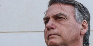 Pedido de asilo: Moraes dá 48h para Bolsonaro explicar documento
