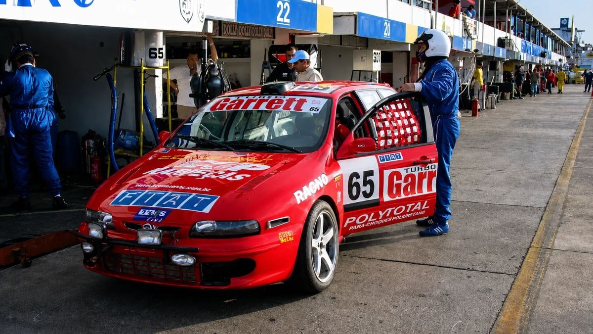 Fiat Marea Weekend usada nas mil milhas estará exposta no estande da marca em Interlagos