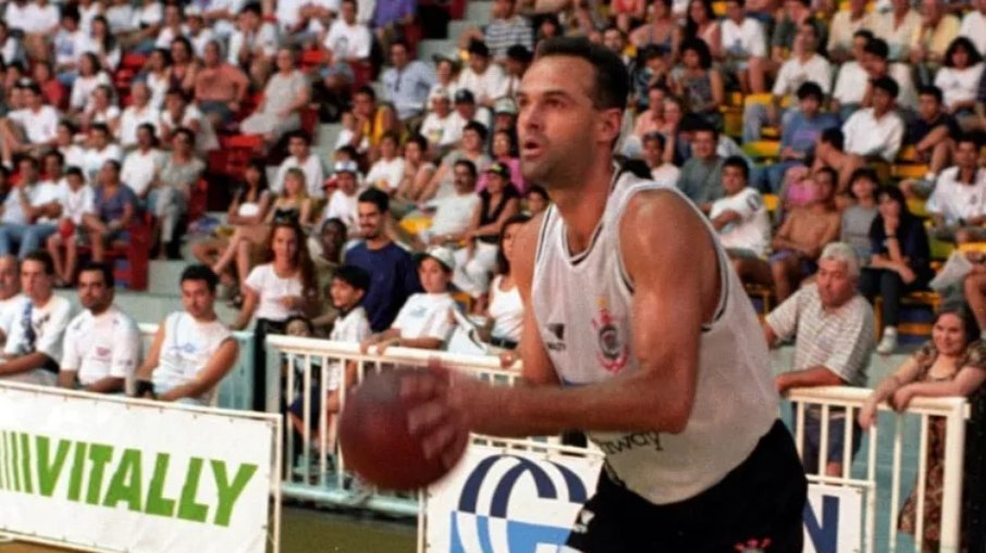 Oscar Schmidt em passagem pelo Corinthians