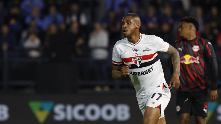 André Silva salva, São Paulo empata com o Bragantino e foge do Z4