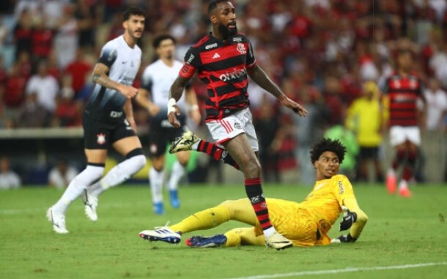 Corinthians ainda não conseguiu fechar a compra de Hugo Souza junto ao Flamengo