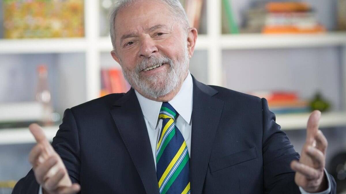 Economista do Santander divulga relatório em defesa de golpe contra Lula