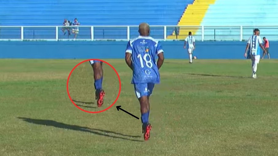 Com tornozeleira eletrônica, jogador atua na 4ª divisão Carioca Com tornozeleira eletrônica, jogador atua na 4ª divisão Carioca