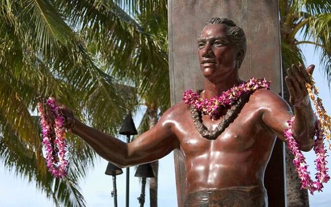 Estátua de Duke Kahanamoku em Waikiki, Havaí
