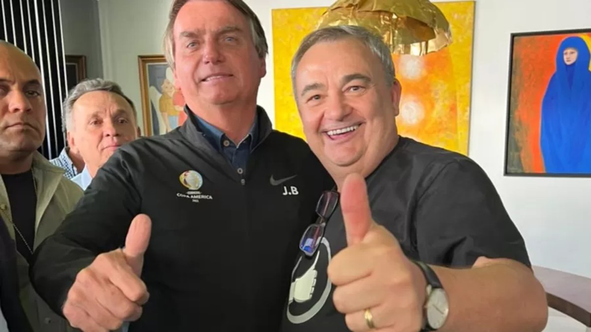 Jair Bolsonaro (PL) com o ruralista Gilson Lari Trennepohl, ex-presidente da Stara