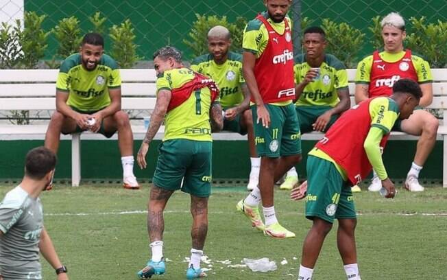 Com direito a 'ovada' no aniversariante Dudu, Palmeiras inicia 3º dia de treinos de pré-temporada