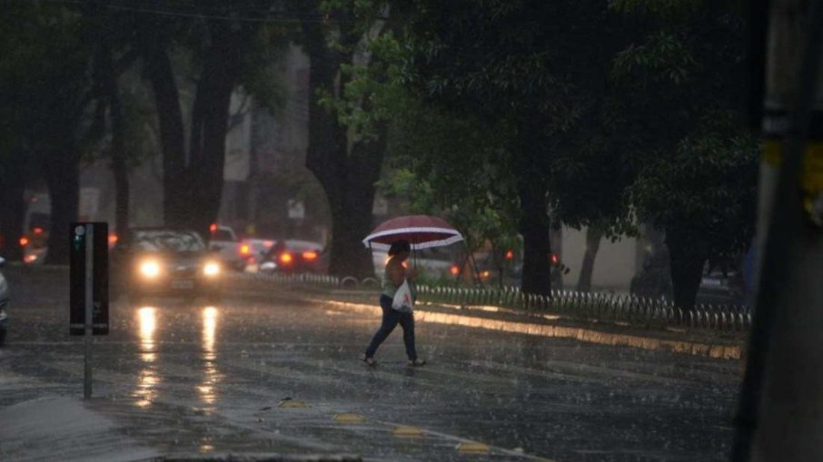 Alerta laranja chega no litoral de São Paulo com temporais fortes Alerta laranja chega no litoral de São Paulo com temporais fortes