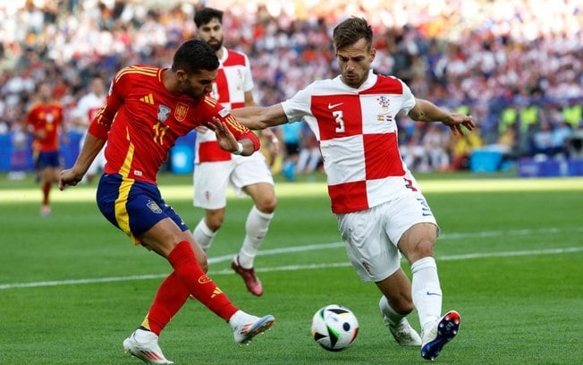 Espanha atropela Croácia na estreia da Euro