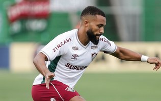 VAR tira cartão, e atleta do Flu precisa ser buscado no vestiário
