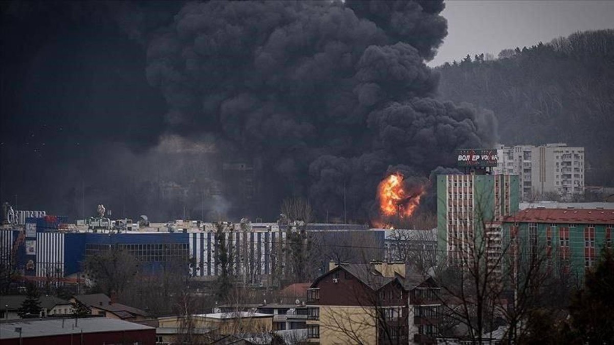 Termelétrica na cidade de Lviv, localizada no oeste da Ucrânia, é bombardeada pelos russos