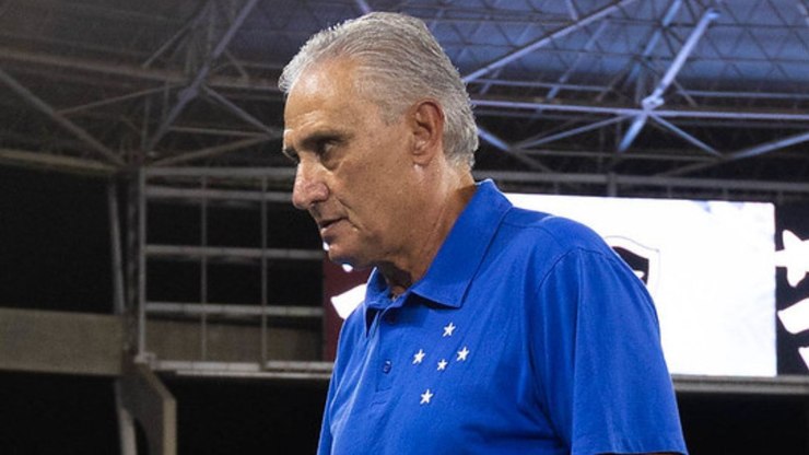 Torcida do Cruzeiro detona Tite após atropelo do Botafogo