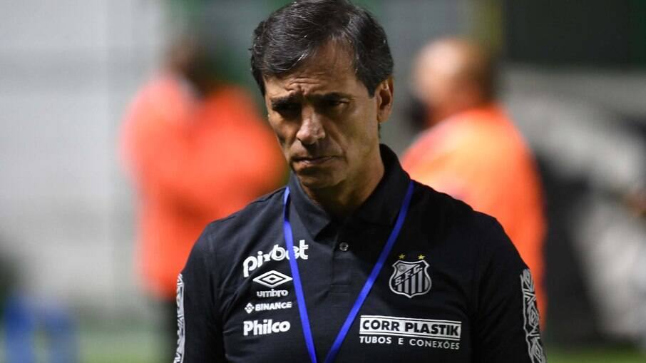 Fabián Bustos, técnico do Santos