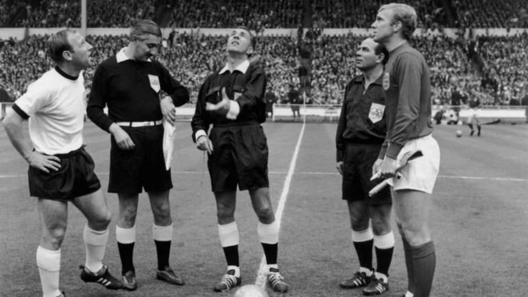 Cara ou coroa: quando o destino do futebol foi decidido na moeda