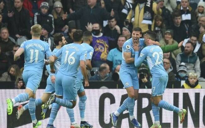 Manchester City conquista grande vitória sobre o Newcastle e segue na ponta da Premier League