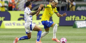 Palmeiras sufoca Cruzeiro, mas fica só no empate