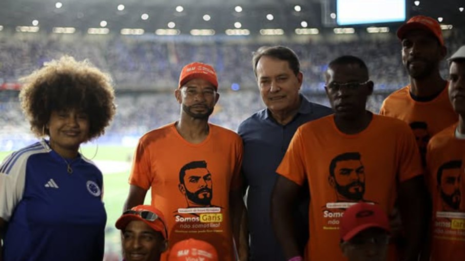 Colegas de profissão estavam uniformizados com uma blusa em protesto pela morte de Laudemir