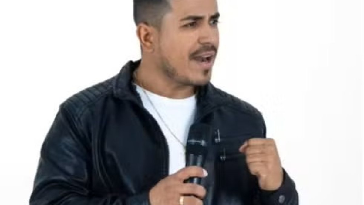 O cantor sertanejo Jonas Rocha, de 38 anos, morreu após bater o carro que dirigia contra um poste em uma avenida de Campinas (SP) O cantor sertanejo Jonas Rocha, de 38 anos, morreu após bater o carro que dirigia contra um poste em uma avenida de Campinas (SP)