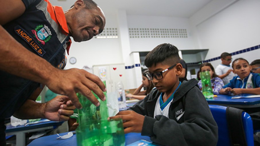 Equipamento os ajudará na medição da quantidade de chuva Equipamento os ajudará na medição da quantidade de chuva