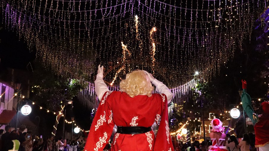 Parada Mágika faz parte da programação do Natal Mágiko no Hopi Hari Parada Mágika faz parte da programação do Natal Mágiko no Hopi Hari