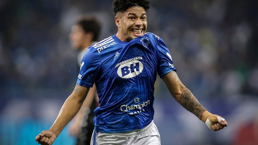 Cruzeiro vence Vasco e volta para Série A do Brasileirão após 3 anos