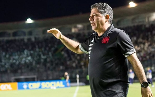Emílio Faro lamenta empate do Vasco, mas valoriza desempenho da equipe: 'Mais um degrauzinho'