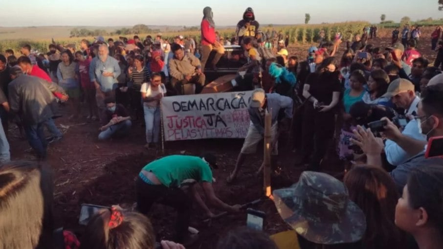 Manifestações durante enterro de Vitor Fernandes, Guarani Kaiowa