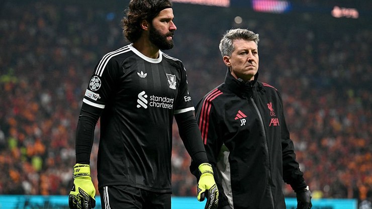 Técnico do Liverpool revela pessimismo com situação de Alisson